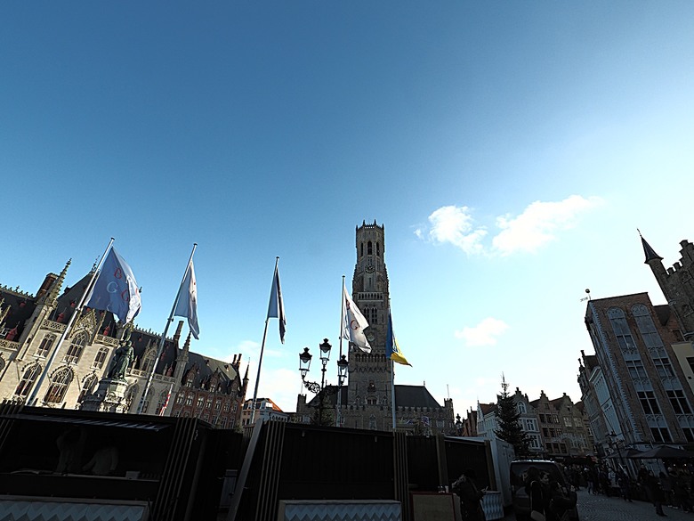 布魯日大廣場(Grote Markt)、大鐘樓(Belfort) 、市政廳(Stadhuis Brugge) 、玫瑰碼頭(Rosary Quay) 、聖母教堂(Onze-Lieve-Vrouwekerk)、貝居安禮修道院(Begijnhofkapel),還有白酒淡菜 — 世界文化遺產 之 布魯日歷史中心(Historic Centre of Brugge) — 2023年冬季歐洲行旅 第五部