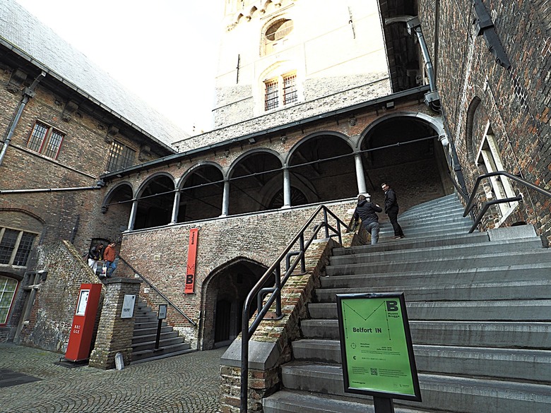 布魯日大廣場(Grote Markt)、大鐘樓(Belfort) 、市政廳(Stadhuis Brugge) 、玫瑰碼頭(Rosary Quay) 、聖母教堂(Onze-Lieve-Vrouwekerk)、貝居安禮修道院(Begijnhofkapel),還有白酒淡菜 — 世界文化遺產 之 布魯日歷史中心(Historic Centre of Brugge) — 2023年冬季歐洲行旅 第五部