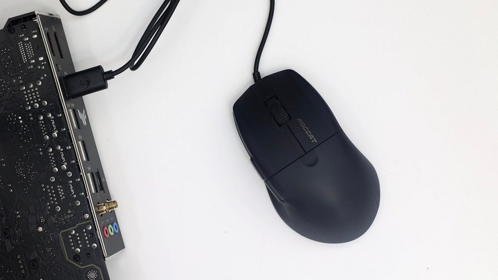 點我看大圖 極輕手感、持久體驗:ROCCAT PURE Air & PURE SEL 滑鼠開箱