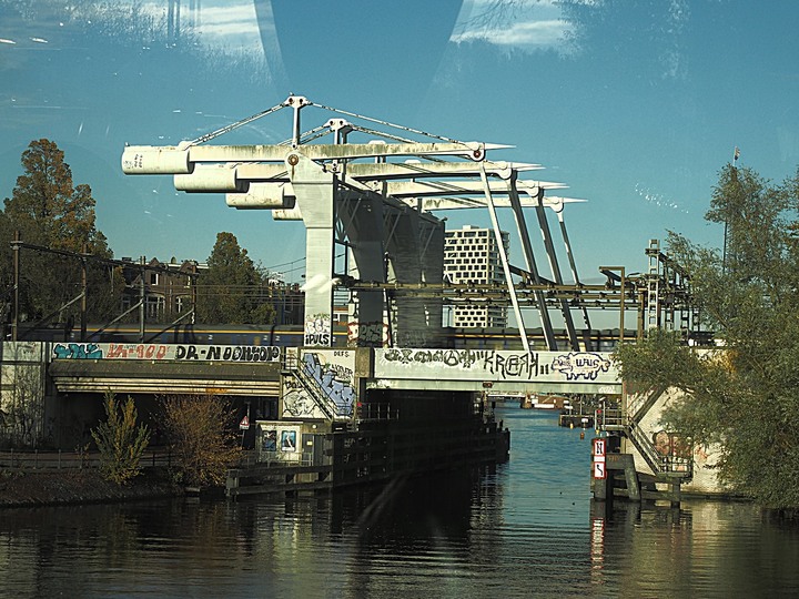 哈倫(Haarlem)市區、聖巴弗教堂(St.-Bavokerk)、桑斯安斯(Zaanse Schans)風車村、福倫丹(Volendam)午餐、羊角村(Giethoorn)遊船 — 荷蘭鄉間風光 — 2023年冬季歐洲行旅 第二部
