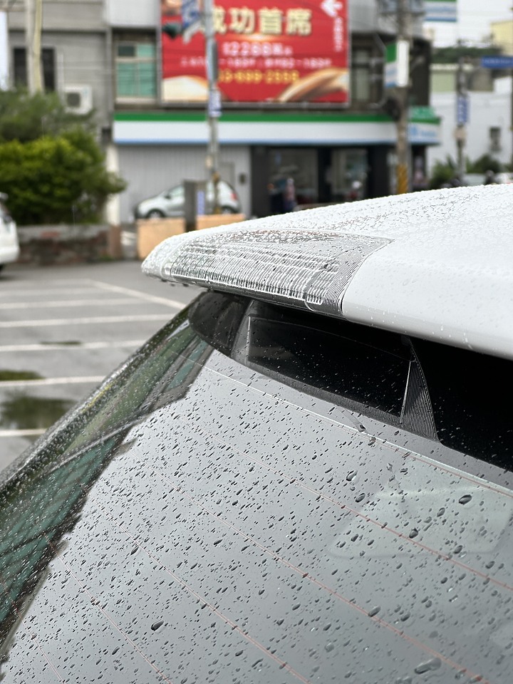 點我看大圖 下雨天,交車天。(可能是) 配備最滿的 Colt Plus (圖多)