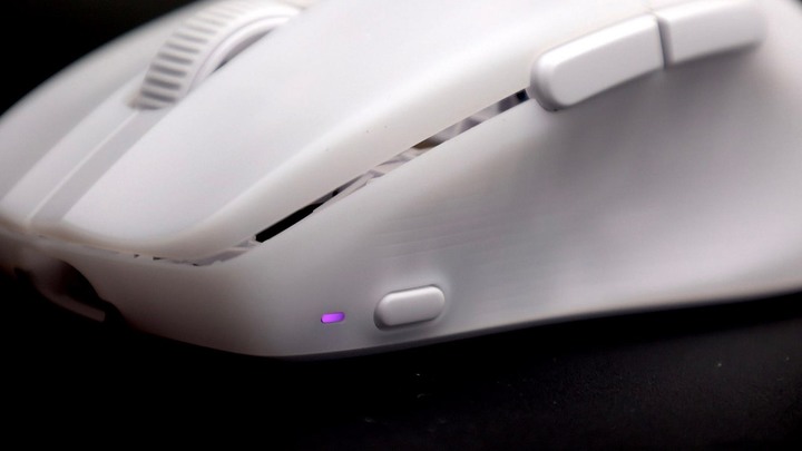 點我看大圖 極輕手感、持久體驗:ROCCAT PURE Air & PURE SEL 滑鼠開箱