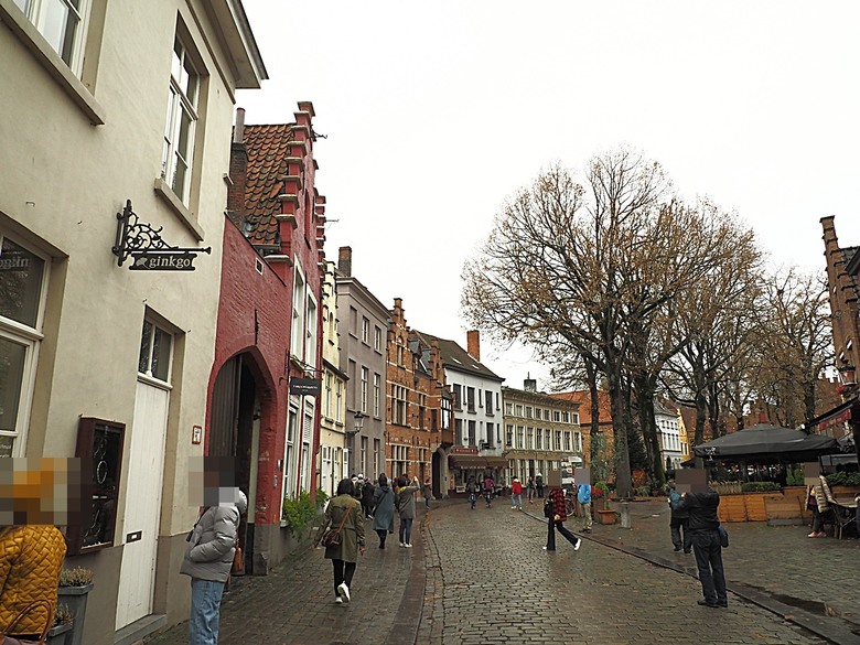 布魯日大廣場(Grote Markt)、大鐘樓(Belfort) 、市政廳(Stadhuis Brugge) 、玫瑰碼頭(Rosary Quay) 、聖母教堂(Onze-Lieve-Vrouwekerk)、貝居安禮修道院(Begijnhofkapel),還有白酒淡菜 — 世界文化遺產 之 布魯日歷史中心(Historic Centre of Brugge) — 2023年冬季歐洲行旅 第五部