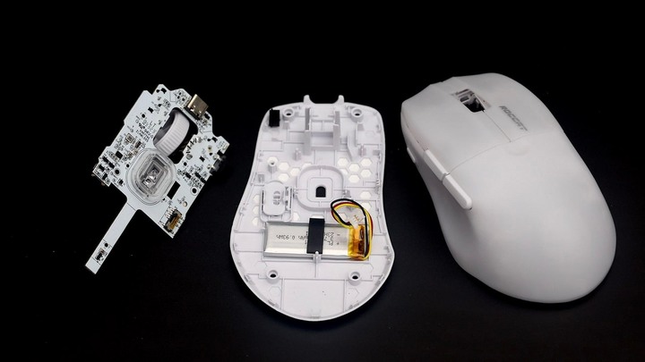點我看大圖 極輕手感、持久體驗:ROCCAT PURE Air & PURE SEL 滑鼠開箱