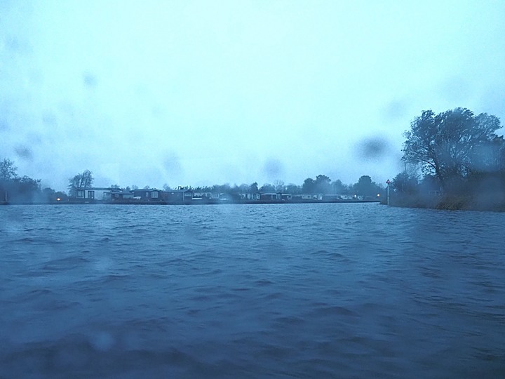 哈倫(Haarlem)市區、聖巴弗教堂(St.-Bavokerk)、桑斯安斯(Zaanse Schans)風車村、福倫丹(Volendam)午餐、羊角村(Giethoorn)遊船 — 荷蘭鄉間風光 — 2023年冬季歐洲行旅 第二部