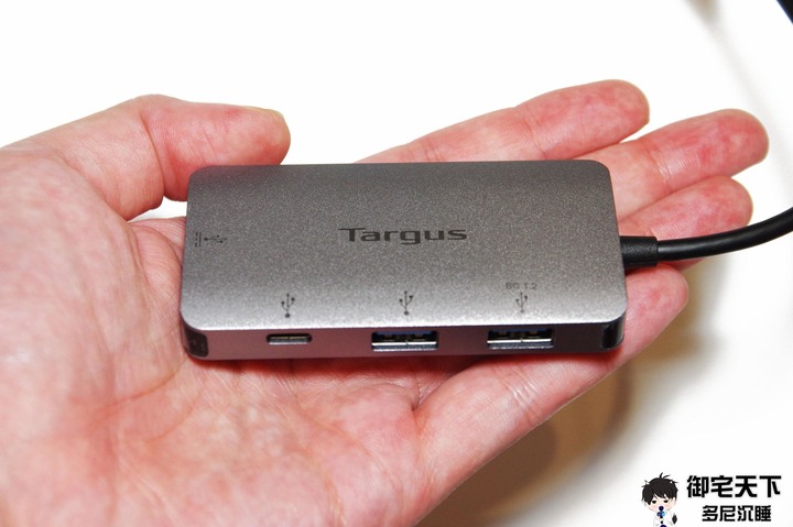 開箱｜【Targus 泰格斯】 ACH228 USB-C 多端口 100W HUB 集線器 - 輕巧設計，兼具充電與擴充功能