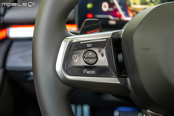 BMW i5 eDrive40 M Sport 試駕｜電能加持科技進化，但仍是你記憶中的五系列！