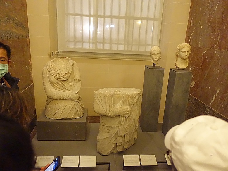 塞納河遊船 (Bateaux-Mouches) 與 羅浮宮(Musée du Louvre),外掛地窖內享用法式烤田螺與鴨胸 — 世界文化遺產 之 巴黎,塞纳河畔(Paris, Banks of the Seine) — 2023年冬季歐洲行旅 第六部