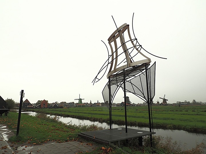 哈倫(Haarlem)市區、聖巴弗教堂(St.-Bavokerk)、桑斯安斯(Zaanse Schans)風車村、福倫丹(Volendam)午餐、羊角村(Giethoorn)遊船 — 荷蘭鄉間風光 — 2023年冬季歐洲行旅 第二部
