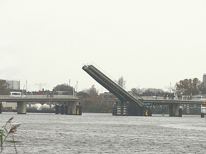 哈倫(Haarlem)市區、聖巴弗教堂(St.-Bavokerk)、桑斯安斯(Zaanse Schans)風車村、福倫丹(Volendam)午餐、羊角村(Giethoorn)遊船 — 荷蘭鄉間風光 — 2023年冬季歐洲行旅 第二部