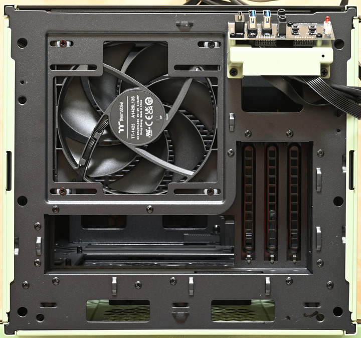 Thermaltake The Tower 200 抹茶綠機殼開箱