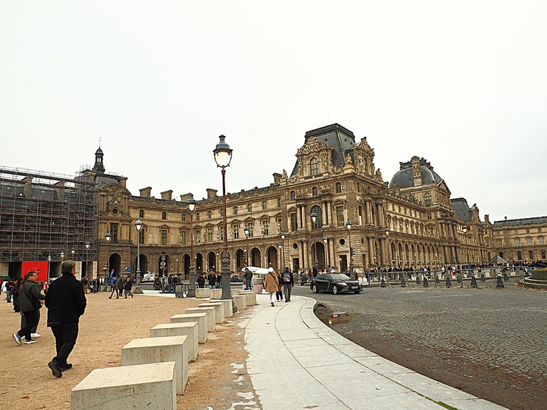 塞納河遊船 (Bateaux-Mouches) 與 羅浮宮(Musée du Louvre),外掛地窖內享用法式烤田螺與鴨胸 — 世界文化遺產 之 巴黎,塞纳河畔(Paris, Banks of the Seine) — 2023年冬季歐洲行旅 第六部