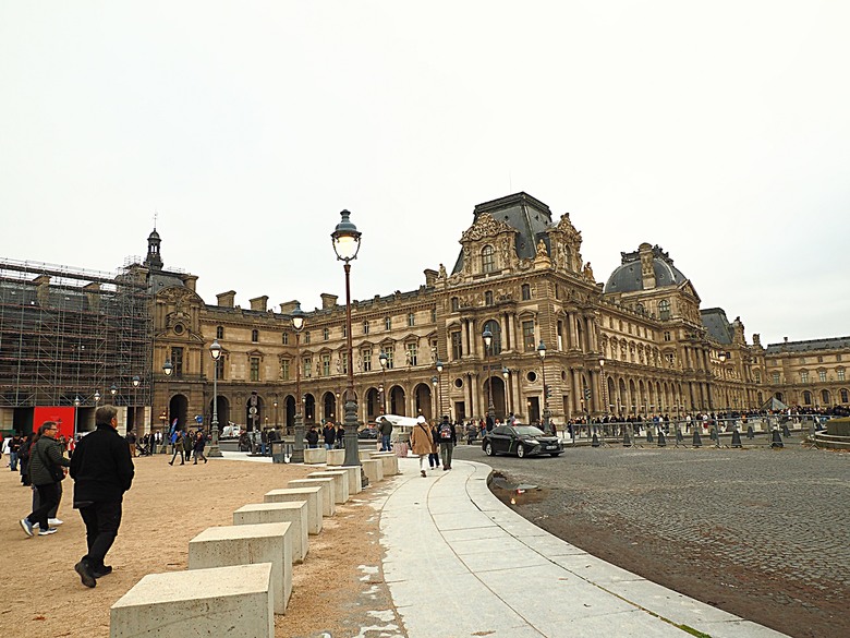 塞納河遊船 (Bateaux-Mouches) 與 羅浮宮(Musée du Louvre)，外掛地窖內享用法式烤田螺與鴨胸 — 世界文化遺產 之 巴黎，塞纳河畔(Paris, Banks of the Seine) — 2023年冬季歐洲行旅 第六部