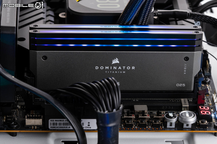 CORSAIR DOMINATOR TITANIUM FIRST EDITION DDR5 記憶體開箱實測 以可換模組搭配炫麗燈效設計