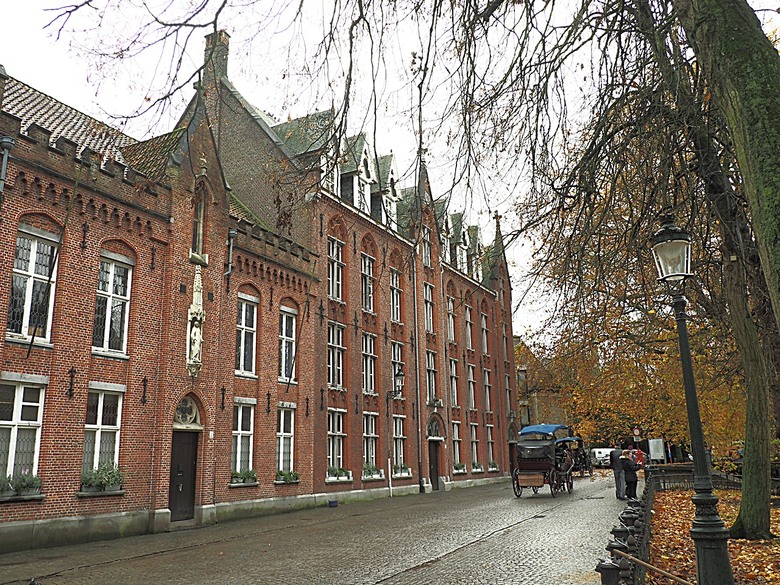 布魯日大廣場(Grote Markt)、大鐘樓(Belfort) 、市政廳(Stadhuis Brugge) 、玫瑰碼頭(Rosary Quay) 、聖母教堂(Onze-Lieve-Vrouwekerk)、貝居安禮修道院(Begijnhofkapel),還有白酒淡菜 — 世界文化遺產 之 布魯日歷史中心(Historic Centre of Brugge) — 2023年冬季歐洲行旅 第五部
