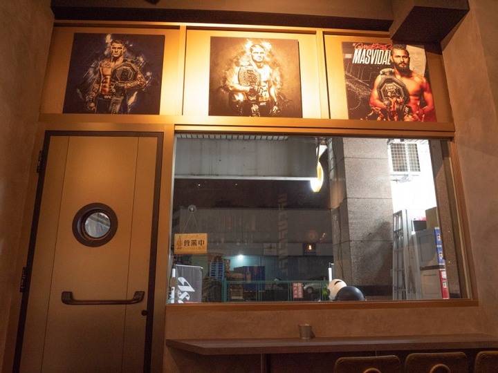 台中必訪特色酒吧！冠軍級美式餐點、AI調酒給你滿分一拳！