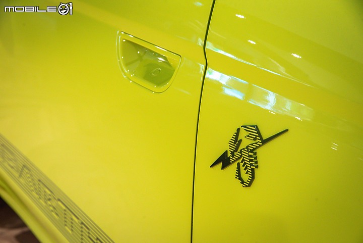 【採訪】Abarth 500e Scorpionissima電動性能蠍國內首度亮相,雙車型報價自243萬元起!