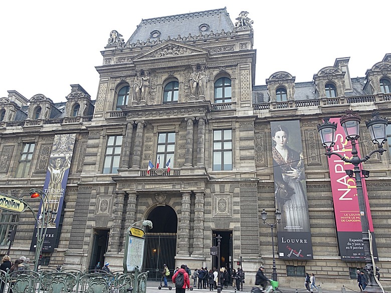 塞納河遊船 (Bateaux-Mouches) 與 羅浮宮(Musée du Louvre)，外掛地窖內享用法式烤田螺與鴨胸 — 世界文化遺產 之 巴黎，塞纳河畔(Paris, Banks of the Seine) — 2023年冬季歐洲行旅 第六部