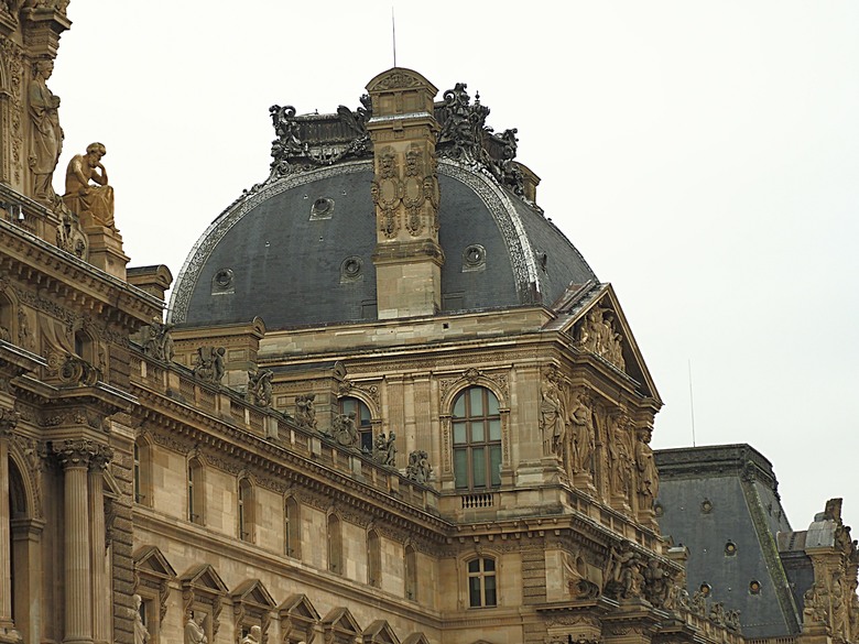 塞納河遊船 (Bateaux-Mouches) 與 羅浮宮(Musée du Louvre)，外掛地窖內享用法式烤田螺與鴨胸 — 世界文化遺產 之 巴黎，塞纳河畔(Paris, Banks of the Seine) — 2023年冬季歐洲行旅 第六部