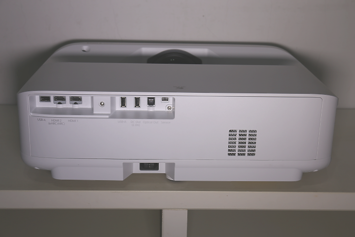 [電射大電視 體驗分享] 小宅也有大視界：Epson EH-LS650 給玩家一個溫柔的顯示設備