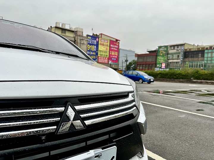 點我看大圖 下雨天,交車天。(可能是) 配備最滿的 Colt Plus (圖多)