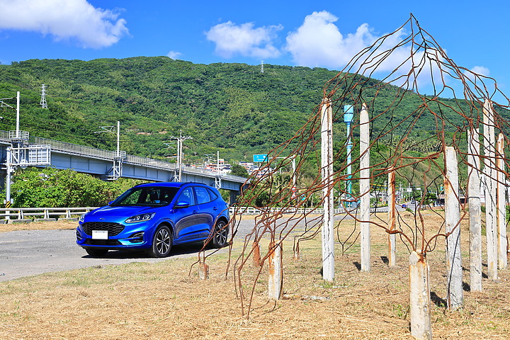 點我看大圖 (映像旅行) 徜徉太平洋湛藍海濱in台東feat. Ford Kuga EcoBoost® 180 ST-Line Sport(荒島藍)