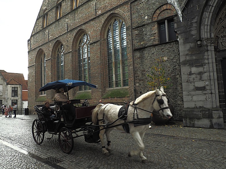 布魯日大廣場(Grote Markt)、大鐘樓(Belfort) 、市政廳(Stadhuis Brugge) 、玫瑰碼頭(Rosary Quay) 、聖母教堂(Onze-Lieve-Vrouwekerk)、貝居安禮修道院(Begijnhofkapel),還有白酒淡菜 — 世界文化遺產 之 布魯日歷史中心(Historic Centre of Brugge) — 2023年冬季歐洲行旅 第五部