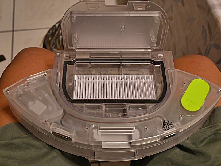 LG PuriCare™ 雙變頻除濕機 feat. CordZero™ R5T 濕拖清潔機器人 (自動除塵) 使用心得分享 — 在溼冷的天氣中享受乾爽又自動變乾淨的環境