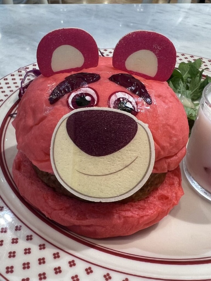 玩具總動員主題咖啡廳丨TOY STORY丨OH MY CAFE丨熊抱哥草莓口味漢堡丨東急PLAZA表參道原宿
