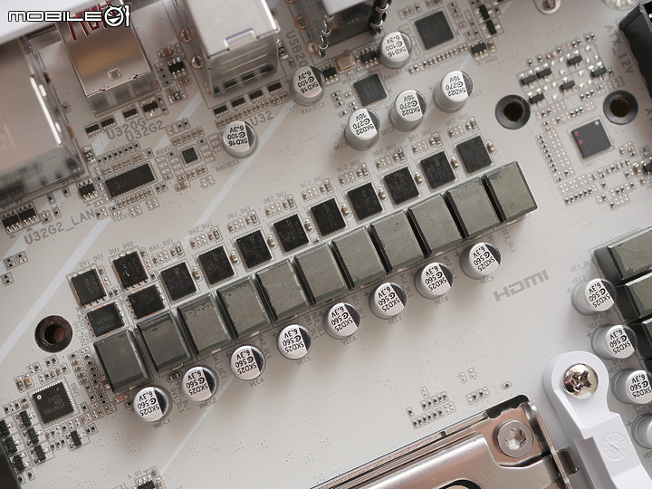 點我看大圖 開箱 AMD AM5 銀白鷹神 X670E AORUS PRO X 聖誕白