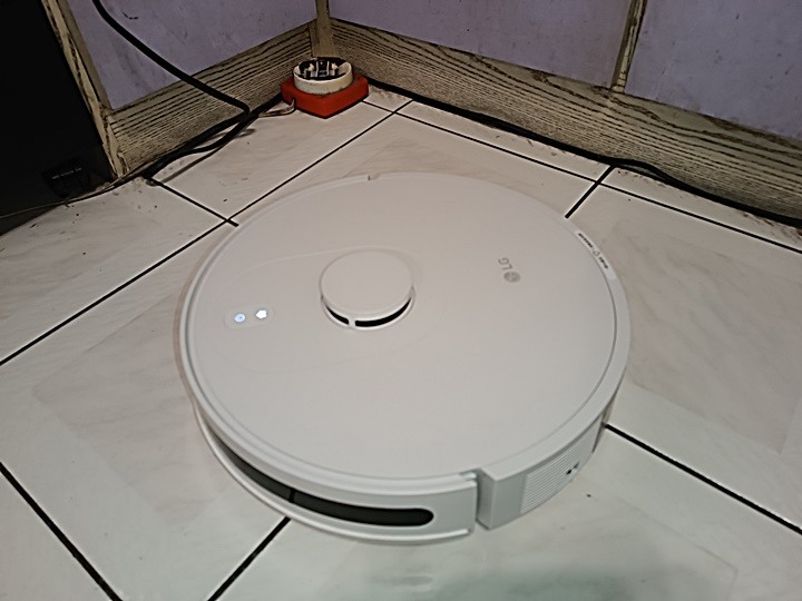 LG PuriCare™ 雙變頻除濕機 feat. CordZero™ R5T 濕拖清潔機器人 (自動除塵) 使用心得分享 — 在溼冷的天氣中享受乾爽又自動變乾淨的環境