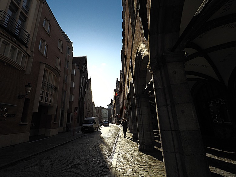布魯日大廣場(Grote Markt)、大鐘樓(Belfort) 、市政廳(Stadhuis Brugge) 、玫瑰碼頭(Rosary Quay) 、聖母教堂(Onze-Lieve-Vrouwekerk)、貝居安禮修道院(Begijnhofkapel),還有白酒淡菜 — 世界文化遺產 之 布魯日歷史中心(Historic Centre of Brugge) — 2023年冬季歐洲行旅 第五部