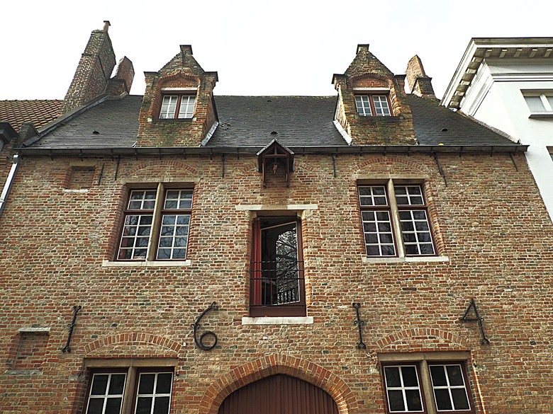 布魯日大廣場(Grote Markt)、大鐘樓(Belfort) 、市政廳(Stadhuis Brugge) 、玫瑰碼頭(Rosary Quay) 、聖母教堂(Onze-Lieve-Vrouwekerk)、貝居安禮修道院(Begijnhofkapel),還有白酒淡菜 — 世界文化遺產 之 布魯日歷史中心(Historic Centre of Brugge) — 2023年冬季歐洲行旅 第五部