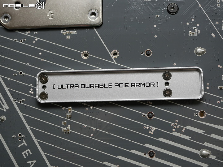 點我看大圖 開箱 AMD AM5 銀白鷹神 X670E AORUS PRO X 聖誕白