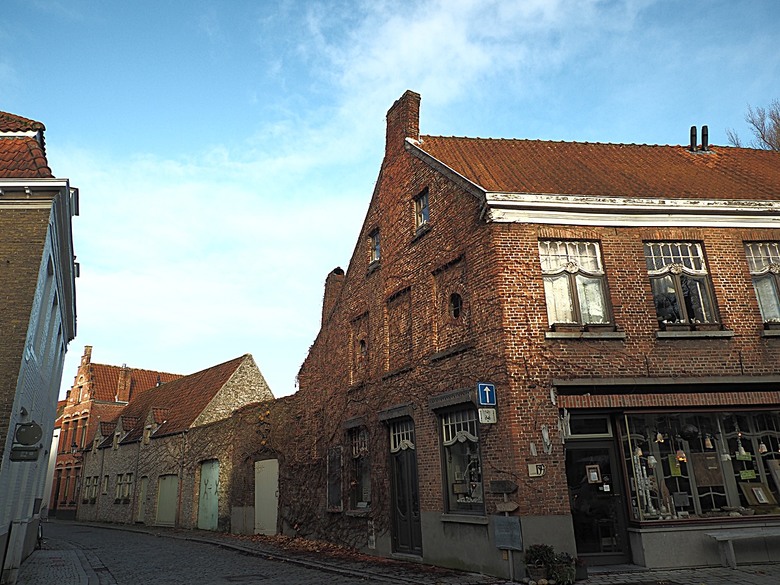 布魯日大廣場(Grote Markt)、大鐘樓(Belfort) 、市政廳(Stadhuis Brugge) 、玫瑰碼頭(Rosary Quay) 、聖母教堂(Onze-Lieve-Vrouwekerk)、貝居安禮修道院(Begijnhofkapel),還有白酒淡菜 — 世界文化遺產 之 布魯日歷史中心(Historic Centre of Brugge) — 2023年冬季歐洲行旅 第五部