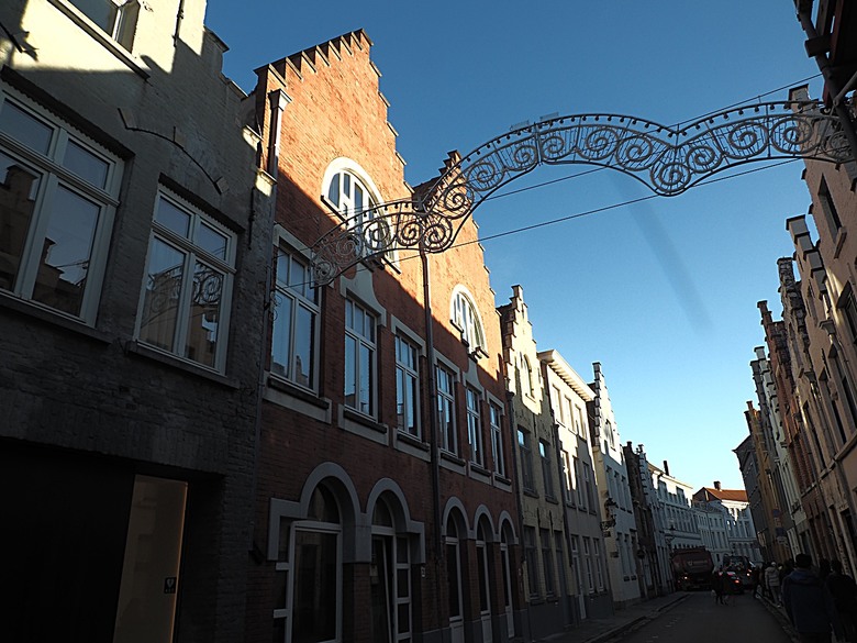 布魯日大廣場(Grote Markt)、大鐘樓(Belfort) 、市政廳(Stadhuis Brugge) 、玫瑰碼頭(Rosary Quay) 、聖母教堂(Onze-Lieve-Vrouwekerk)、貝居安禮修道院(Begijnhofkapel),還有白酒淡菜 — 世界文化遺產 之 布魯日歷史中心(Historic Centre of Brugge) — 2023年冬季歐洲行旅 第五部