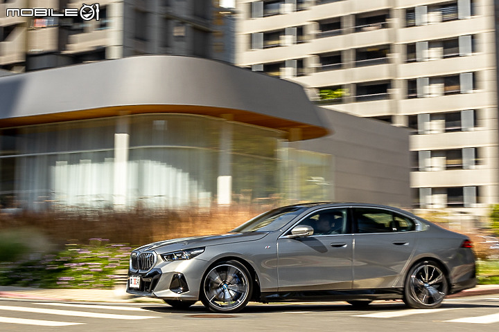 BMW i5 eDrive40 M Sport 試駕｜電能加持科技進化，但仍是你記憶中的五系列！