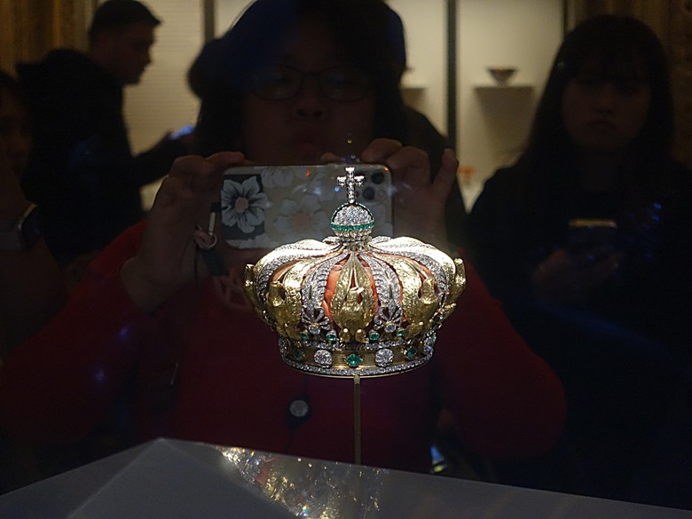 塞納河遊船 (Bateaux-Mouches) 與 羅浮宮(Musée du Louvre),外掛地窖內享用法式烤田螺與鴨胸 — 世界文化遺產 之 巴黎,塞纳河畔(Paris, Banks of the Seine) — 2023年冬季歐洲行旅 第六部