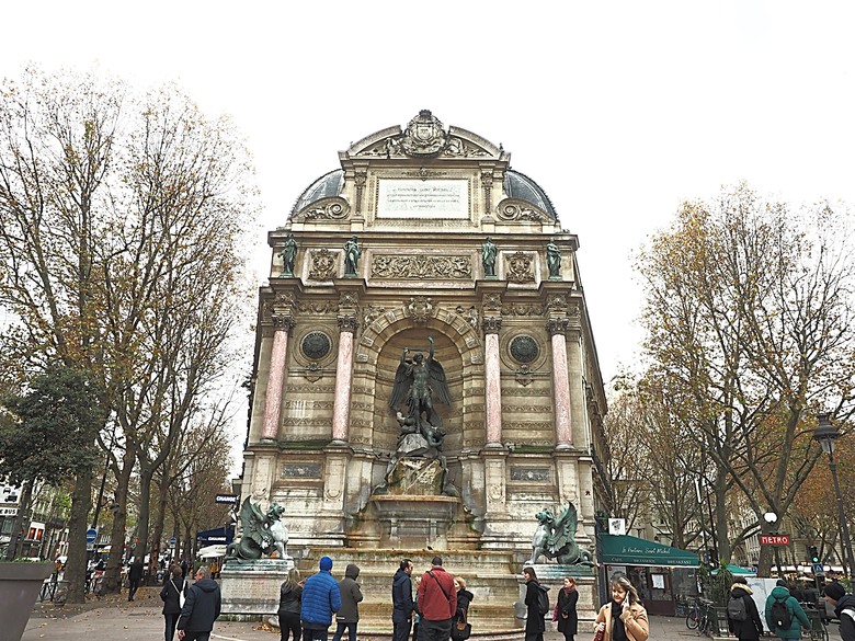 楓丹白露宮(Chateau de Fontainebleau),外掛凱旋門(Arc de Triomphe)、聖母院(Cathédrale Notre-Dame de Paris)、歌劇院(Palais Garnier)、莫里哀噴泉(Fontaine Molière)、聖米歇爾噴泉(Fontaine Saint-Michel) — 世界文化遺產 之 楓丹白靈宮及其園林(Palace and Park of Fontainebleau) — 2023年冬季歐洲行旅 第八部