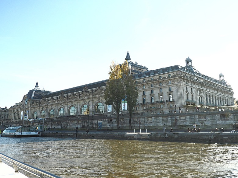 塞納河遊船 (Bateaux-Mouches) 與 羅浮宮(Musée du Louvre)，外掛地窖內享用法式烤田螺與鴨胸 — 世界文化遺產 之 巴黎，塞纳河畔(Paris, Banks of the Seine) — 2023年冬季歐洲行旅 第六部