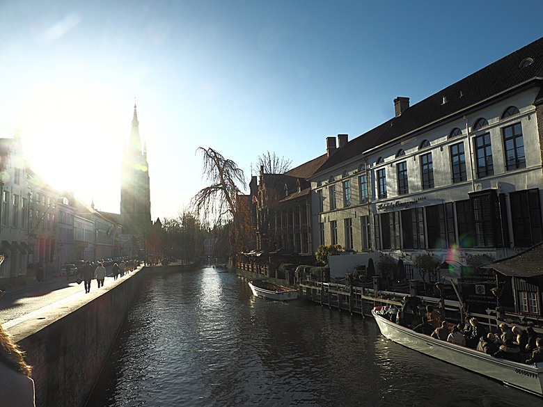 布魯日大廣場(Grote Markt)、大鐘樓(Belfort) 、市政廳(Stadhuis Brugge) 、玫瑰碼頭(Rosary Quay) 、聖母教堂(Onze-Lieve-Vrouwekerk)、貝居安禮修道院(Begijnhofkapel),還有白酒淡菜 — 世界文化遺產 之 布魯日歷史中心(Historic Centre of Brugge) — 2023年冬季歐洲行旅 第五部