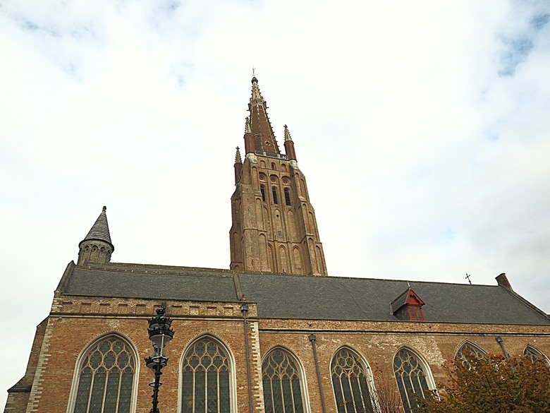 布魯日大廣場(Grote Markt)、大鐘樓(Belfort) 、市政廳(Stadhuis Brugge) 、玫瑰碼頭(Rosary Quay) 、聖母教堂(Onze-Lieve-Vrouwekerk)、貝居安禮修道院(Begijnhofkapel),還有白酒淡菜 — 世界文化遺產 之 布魯日歷史中心(Historic Centre of Brugge) — 2023年冬季歐洲行旅 第五部