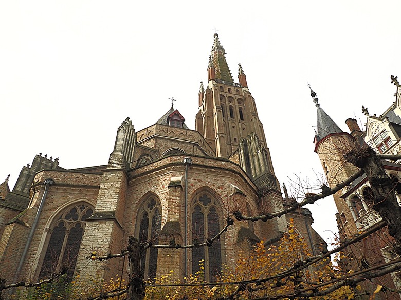 布魯日大廣場(Grote Markt)、大鐘樓(Belfort) 、市政廳(Stadhuis Brugge) 、玫瑰碼頭(Rosary Quay) 、聖母教堂(Onze-Lieve-Vrouwekerk)、貝居安禮修道院(Begijnhofkapel),還有白酒淡菜 — 世界文化遺產 之 布魯日歷史中心(Historic Centre of Brugge) — 2023年冬季歐洲行旅 第五部