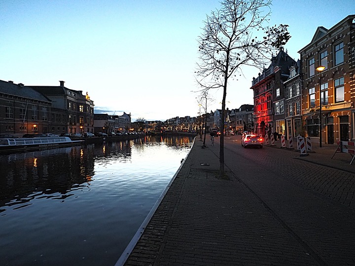 哈倫(Haarlem)市區、聖巴弗教堂(St.-Bavokerk)、桑斯安斯(Zaanse Schans)風車村、福倫丹(Volendam)午餐、羊角村(Giethoorn)遊船 — 荷蘭鄉間風光 — 2023年冬季歐洲行旅 第二部