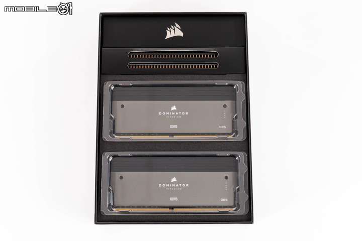 CORSAIR DOMINATOR TITANIUM FIRST EDITION DDR5 記憶體開箱實測 以可換模組搭配炫麗燈效設計