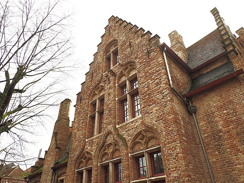 布魯日大廣場(Grote Markt)、大鐘樓(Belfort) 、市政廳(Stadhuis Brugge) 、玫瑰碼頭(Rosary Quay) 、聖母教堂(Onze-Lieve-Vrouwekerk)、貝居安禮修道院(Begijnhofkapel),還有白酒淡菜 — 世界文化遺產 之 布魯日歷史中心(Historic Centre of Brugge) — 2023年冬季歐洲行旅 第五部