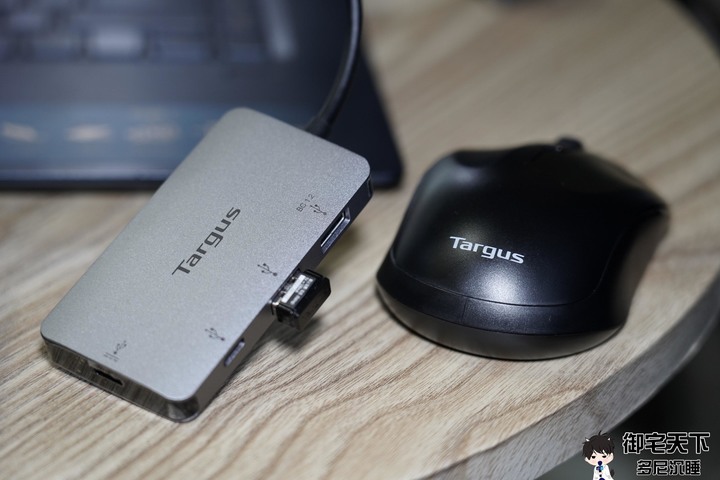 開箱｜【Targus 泰格斯】 ACH228 USB-C 多端口 100W HUB 集線器 - 輕巧設計，兼具充電與擴充功能