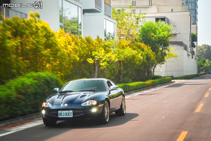 感性無比的組合，Jaguar F-Type R75 Convertible 的台南尋親之旅 feat. JT Studio