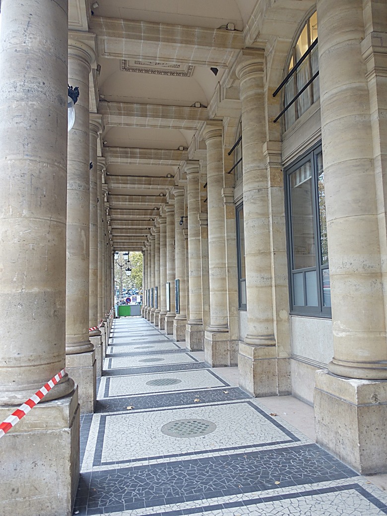 凡爾賽宮(Château de Versailles) — 世界文化遺產 之 凡爾賽宮及其園林(Palace and Park of Versailles) — 外掛巴黎市政廳(Hôtel de Ville)、古監獄(Conciergerie) 、皇家宮殿(Domaine National du Palais-Royal) — 2023年冬季歐洲行旅 第七部