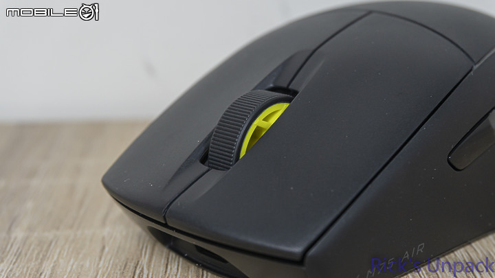 點我看大圖 【開箱】賊船輕量、三模對稱鼠 | CORSAIR M75 AIR WIRELESS